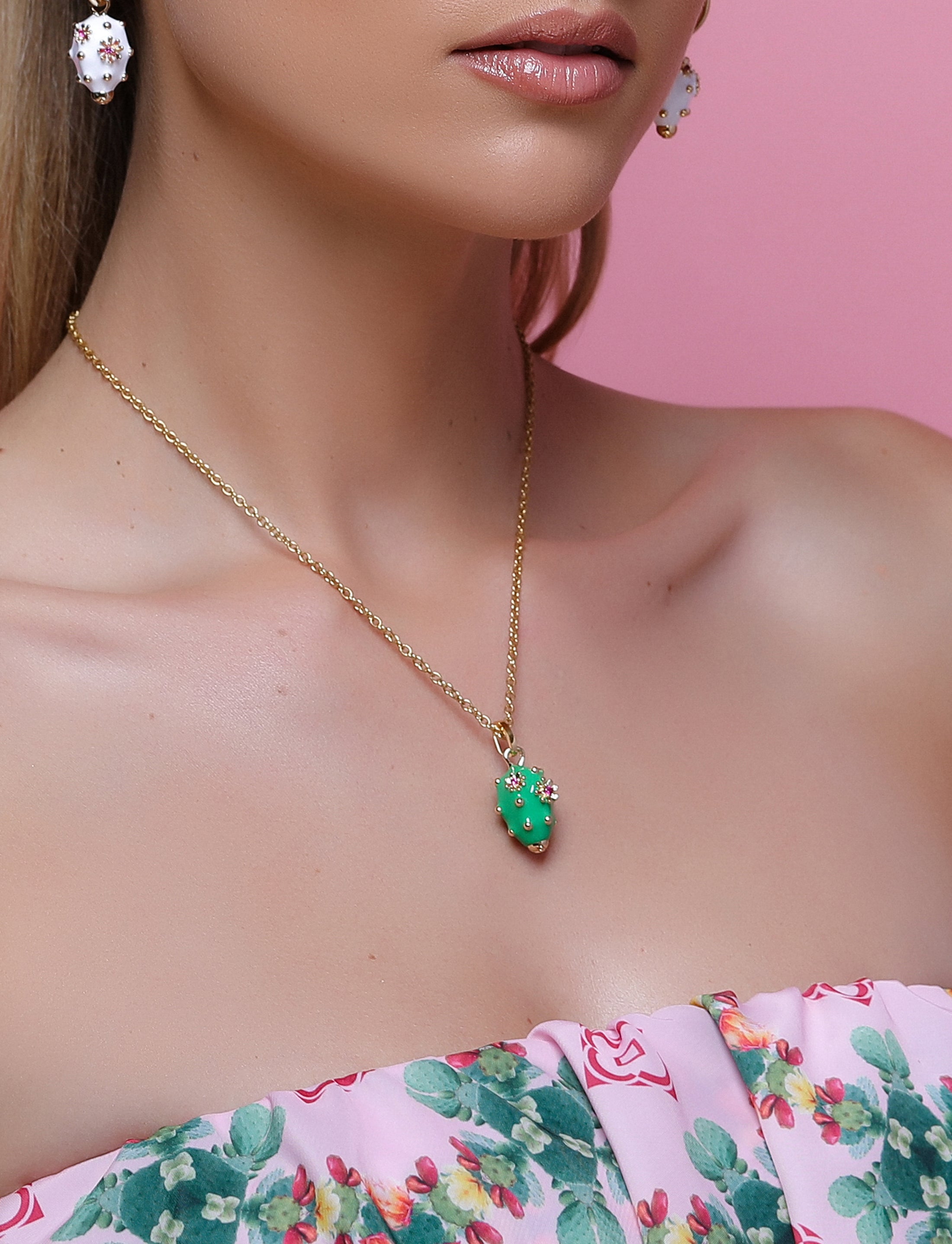 Kelsey&#39;s Green Prickly Pear Pendant Necklace Gift Set