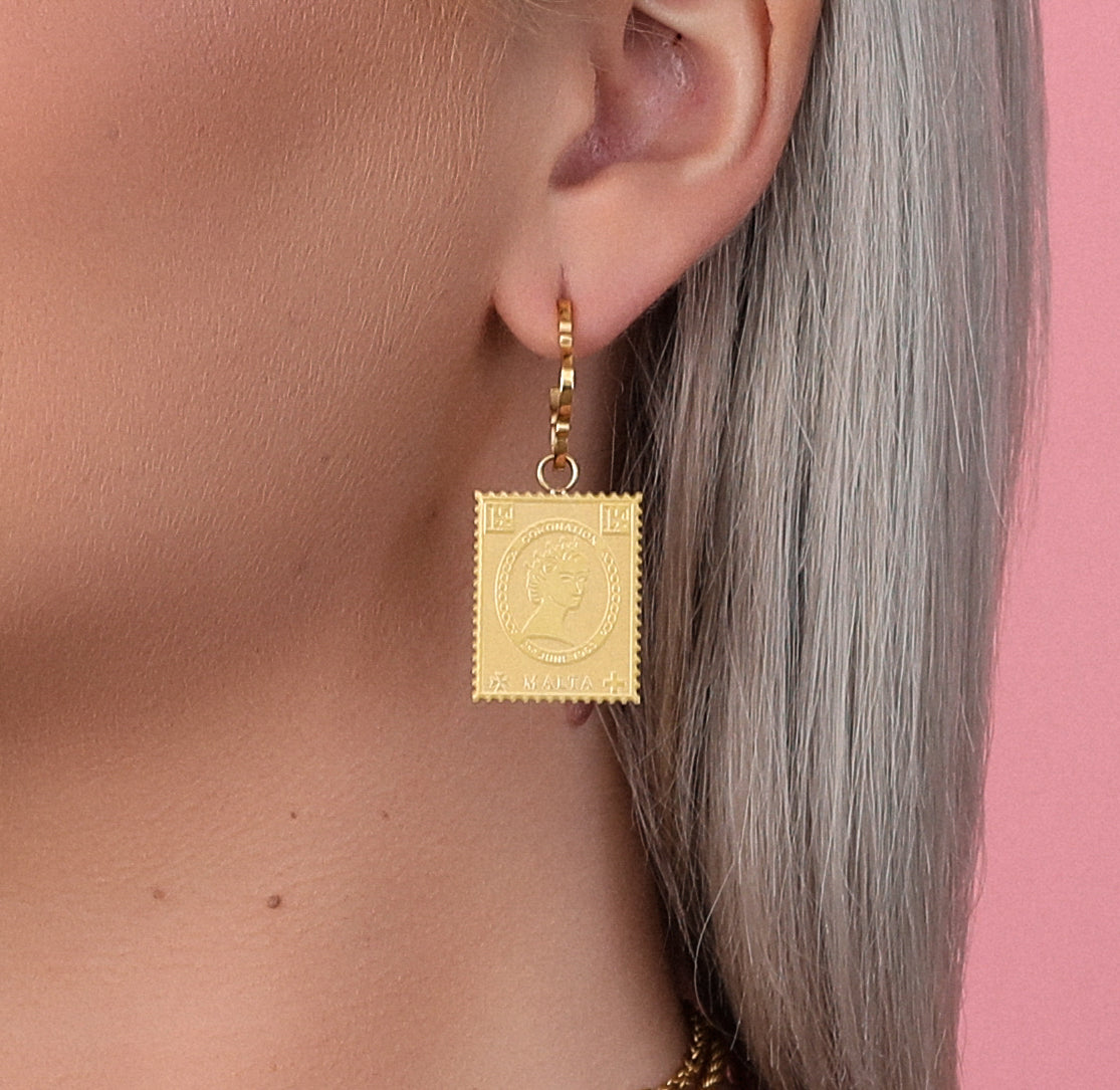 Elizabeth&#39;s Stamp Pendant Earring Set