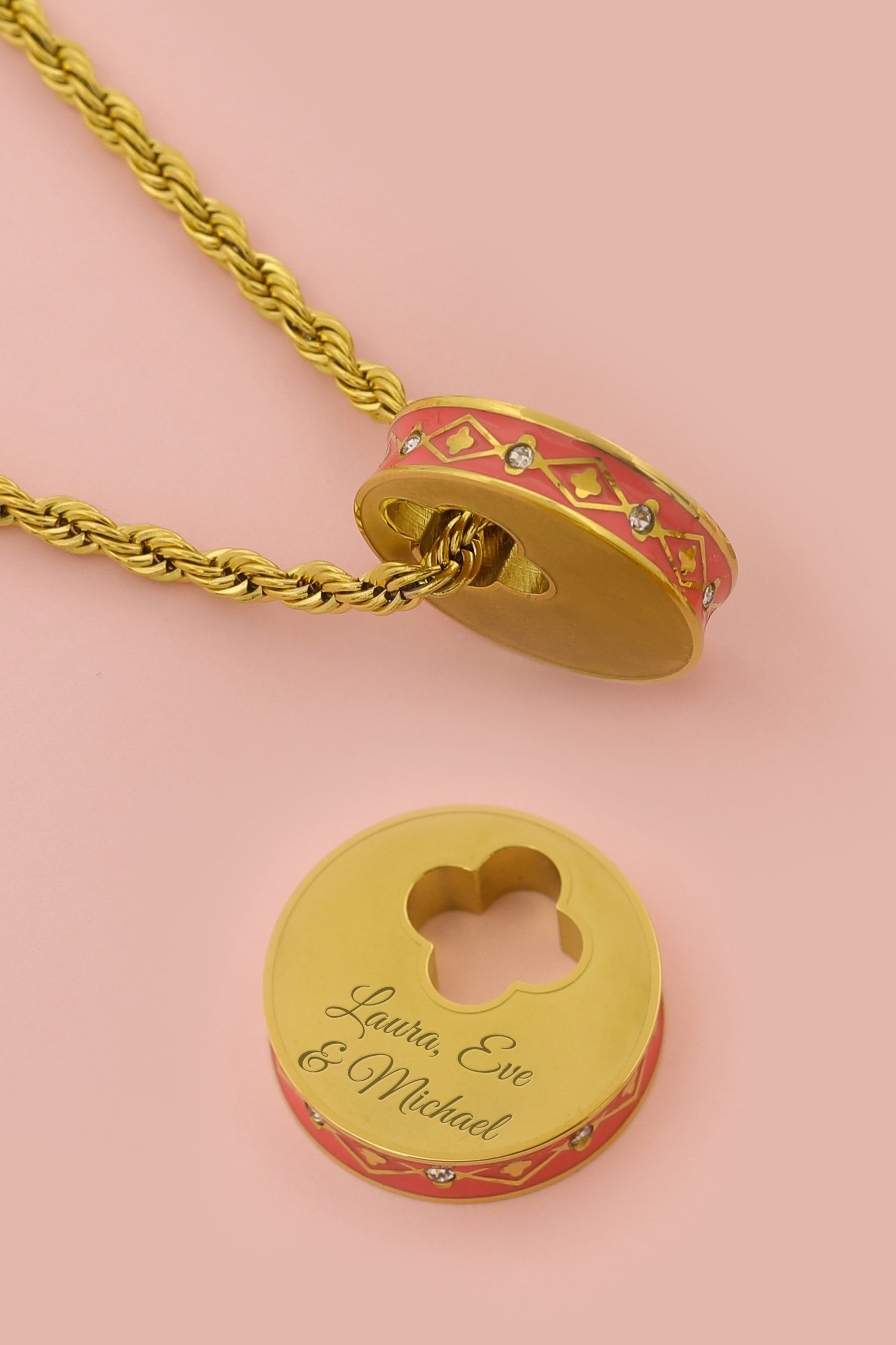 Venere&#39;s Pink Engravable Ring Pendant