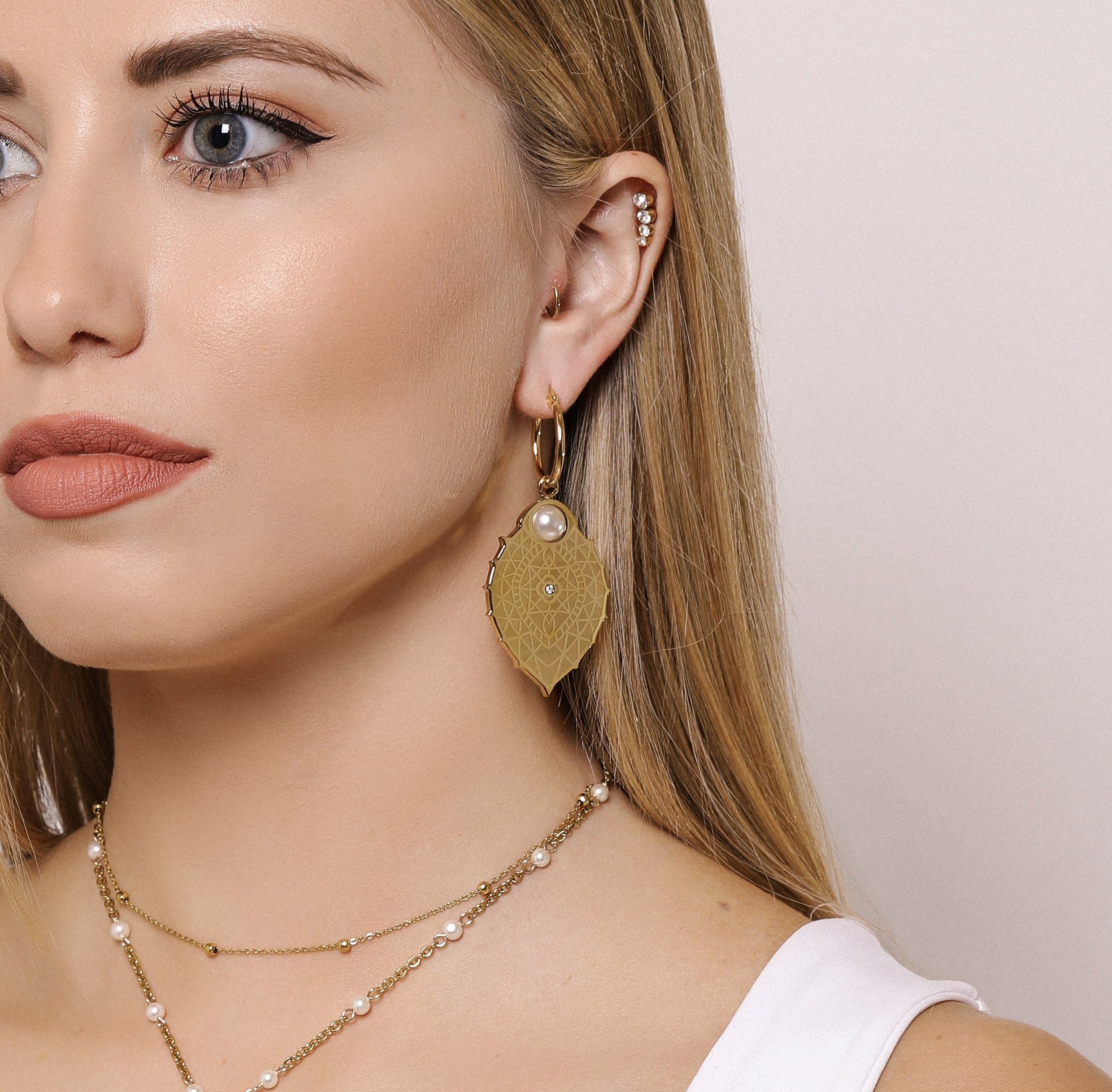 Mandorla Pendant Necklace &amp; Ċombini Earring Gift Set